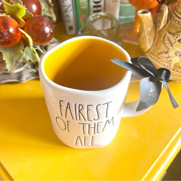 New! Rae Dunn Disney Princess Snow White Who’s The Fairest Of Them All Mug - Picture 4 of 7